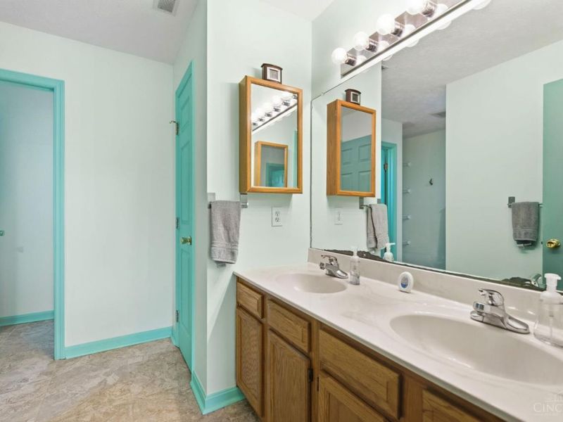 8080 Kings Court, Hamilton Twp, OH 45039 Photo 21