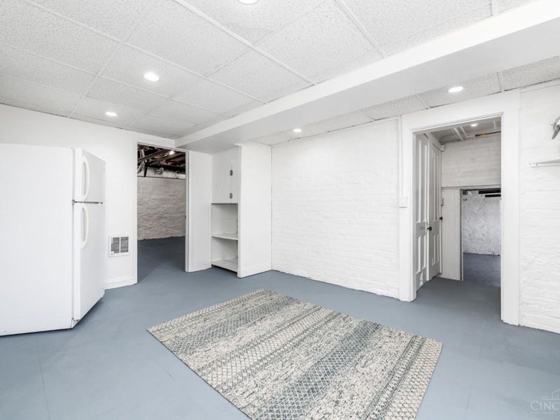 718 Clinton Springs Avenue, Cincinnati, OH 45229 Photo 42