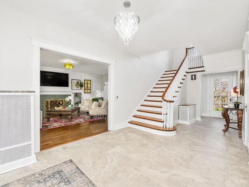 718 Clinton Springs Avenue, Cincinnati, OH 45229 Photo 8