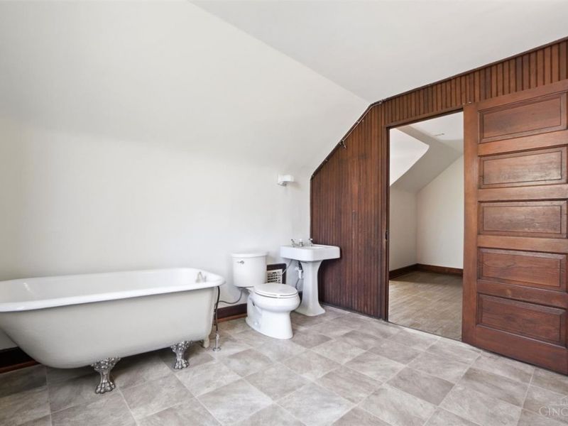 3990 Beechwood Avenue, Cincinnati, OH 45229 Photo 44