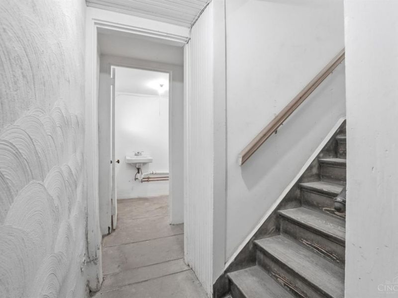 3990 Beechwood Avenue, Cincinnati, OH 45229 Photo 49