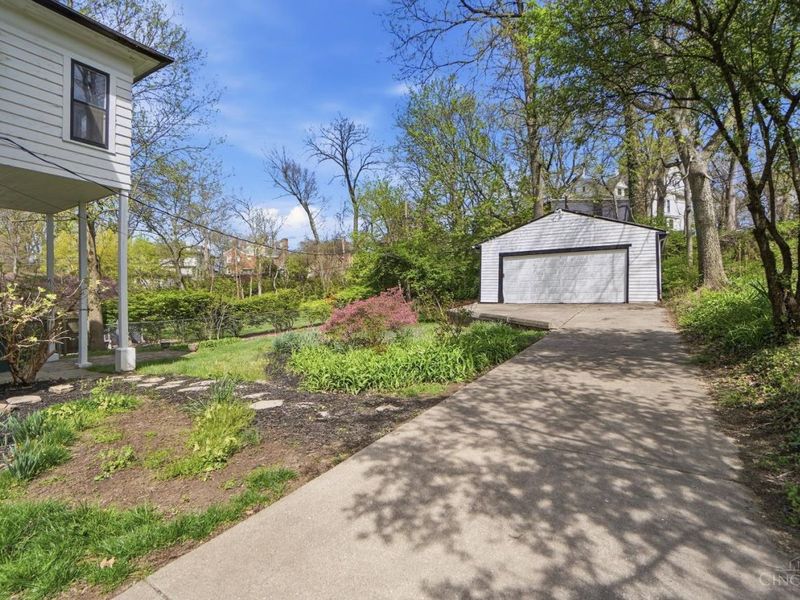 3990 Beechwood Avenue, Cincinnati, OH 45229 Photo 56