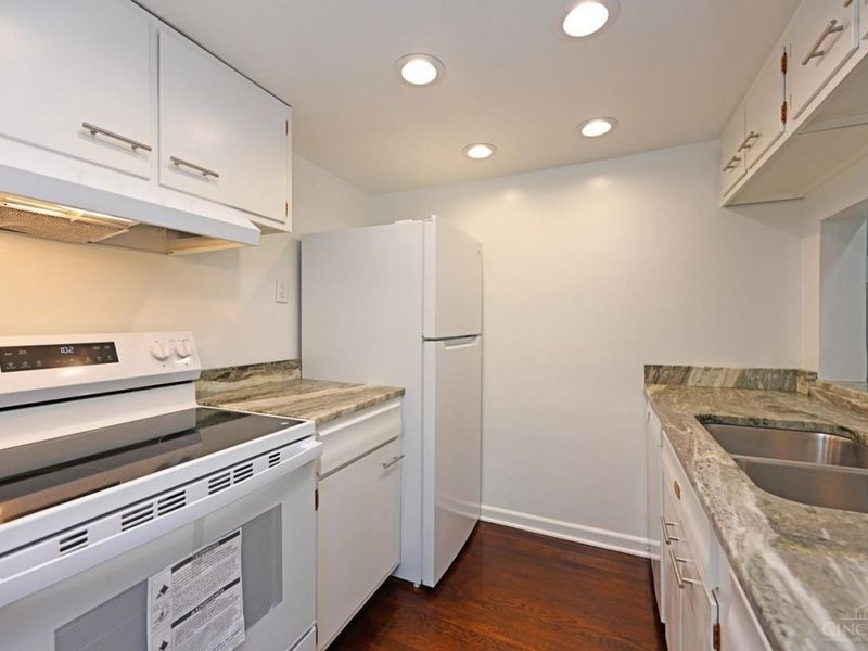 945 Parkside Place, Cincinnati, OH 45202 Photo 10