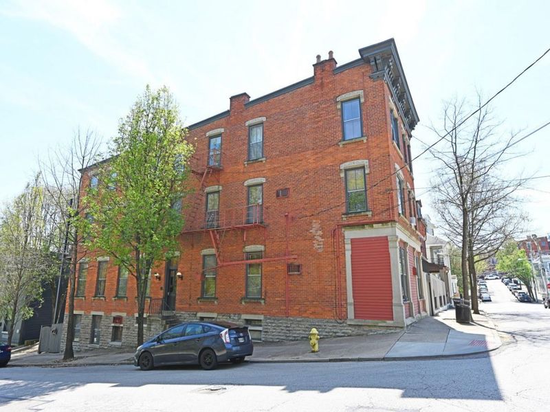 945 Parkside Place, Cincinnati, OH 45202 Photo 2