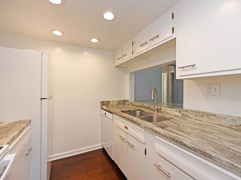 945 Parkside Place, Cincinnati, OH 45202 Photo 8