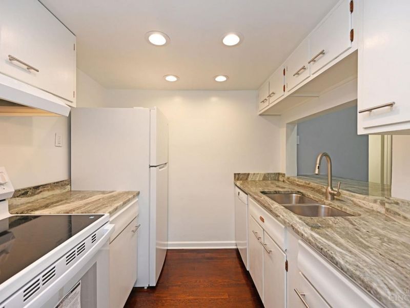 945 Parkside Place, Cincinnati, OH 45202 Photo 9