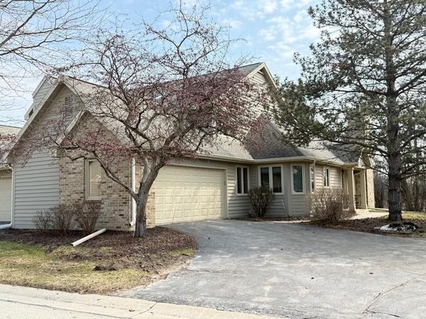 N21W24093 Dorchester DRIVE, Unit 16D, Pewaukee, WI 53072