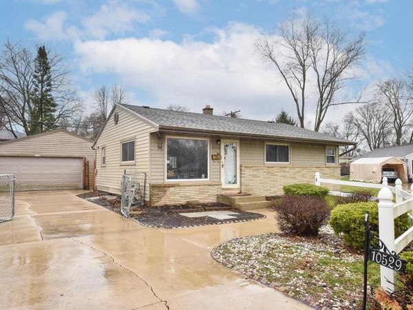 10529 W Caldwell AVENUE, Milwaukee, WI 53225