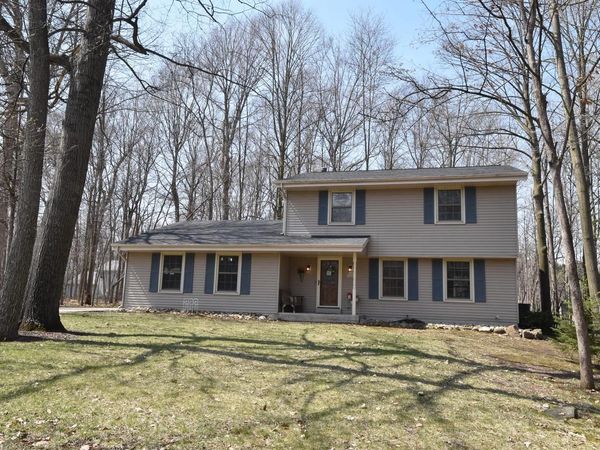 W197N16455 Hawthorne CIRCLE, Jackson, WI 53037
