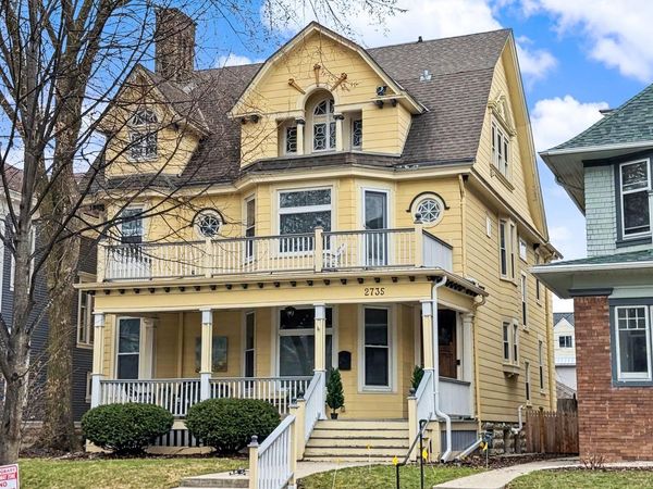 2735 N Farwell AVENUE, Milwaukee, WI 53211