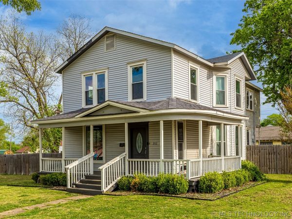 202 W 4th Street , Claremore, OK 74017
