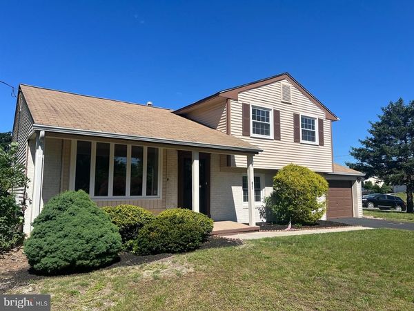825 LEXINGTON AVENUE, TURNERSVILLE, NJ 08012
