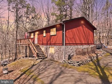 150 TANGLEWOOD DRIVE, GREENTOWN, PA 18426