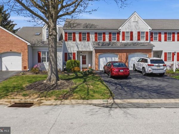 107 CARRIAGE HILL LANE , YORK, PA 17406
