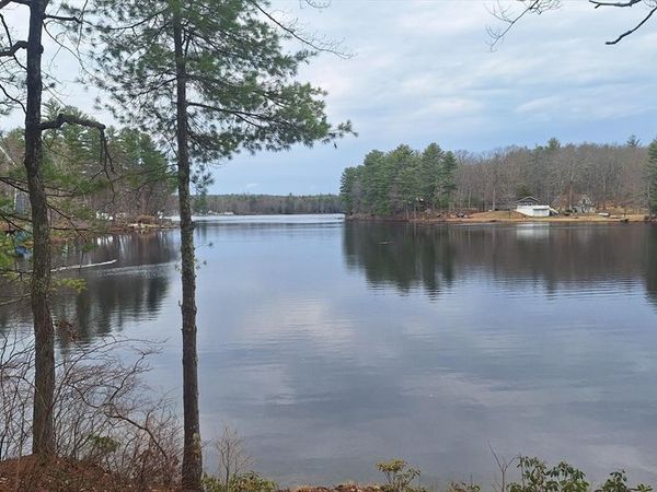 99 Lakeshore Dr, Spencer, MA 01562