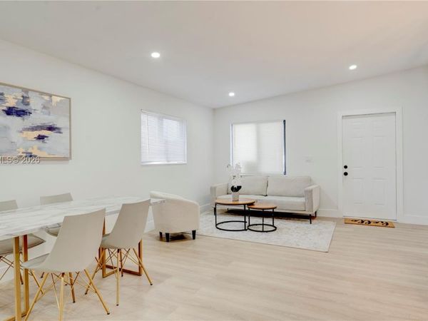 2736 NW 21st Ave, Oakland Park, FL 33311