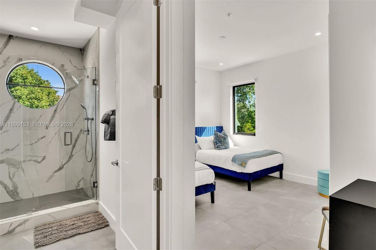 2100 Miami Rd, Unit 204, Fort Lauderdale, FL 33316 Photo