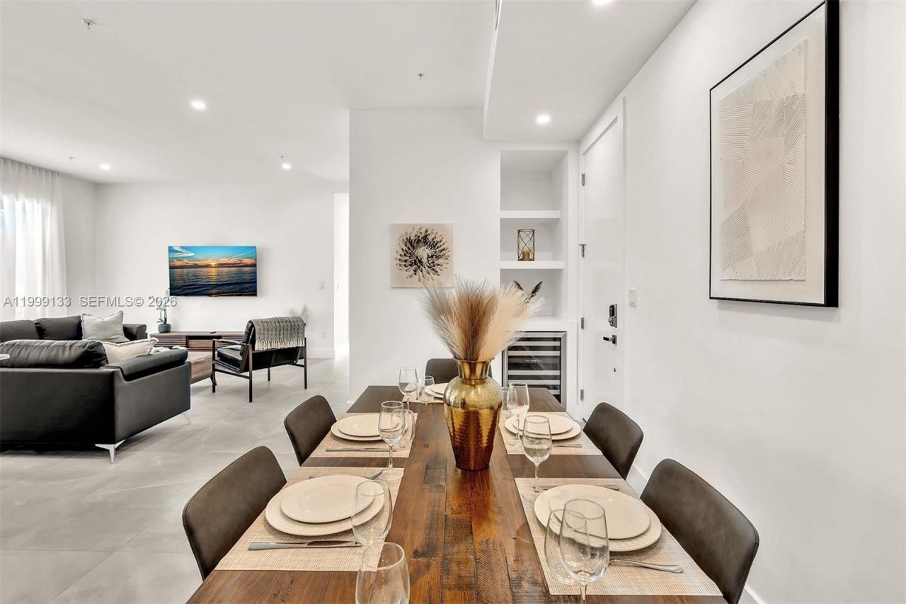 2100 Miami Rd, Unit 204, Fort Lauderdale, FL 33316 Photo