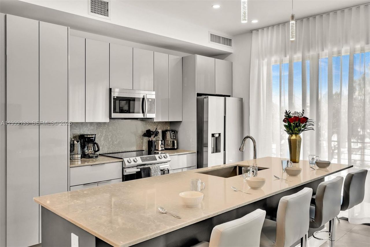 2100 Miami Rd, Unit 204, Fort Lauderdale, FL 33316 Photo
