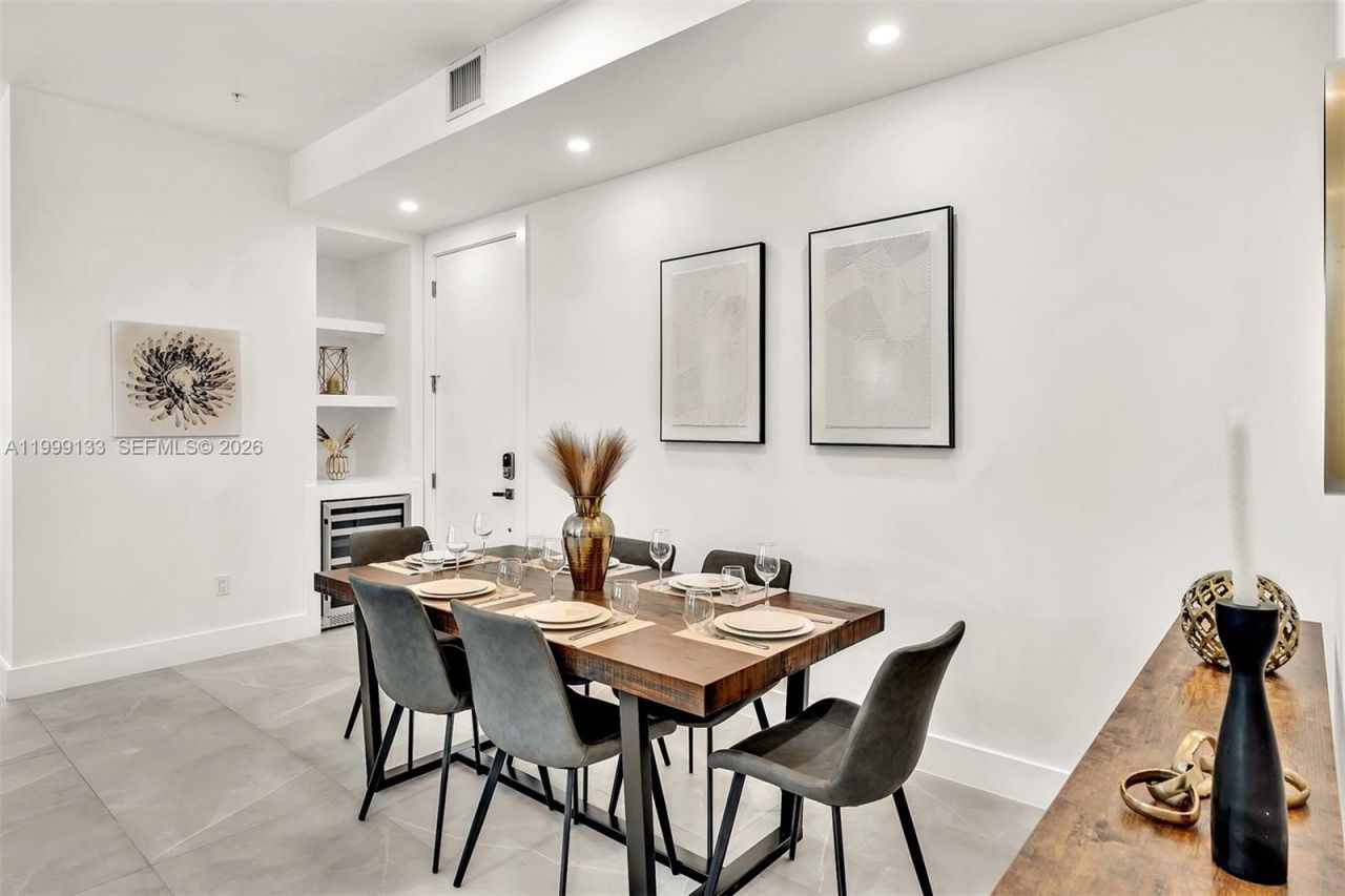 2100 Miami Rd, Unit 204, Fort Lauderdale, FL 33316 Photo