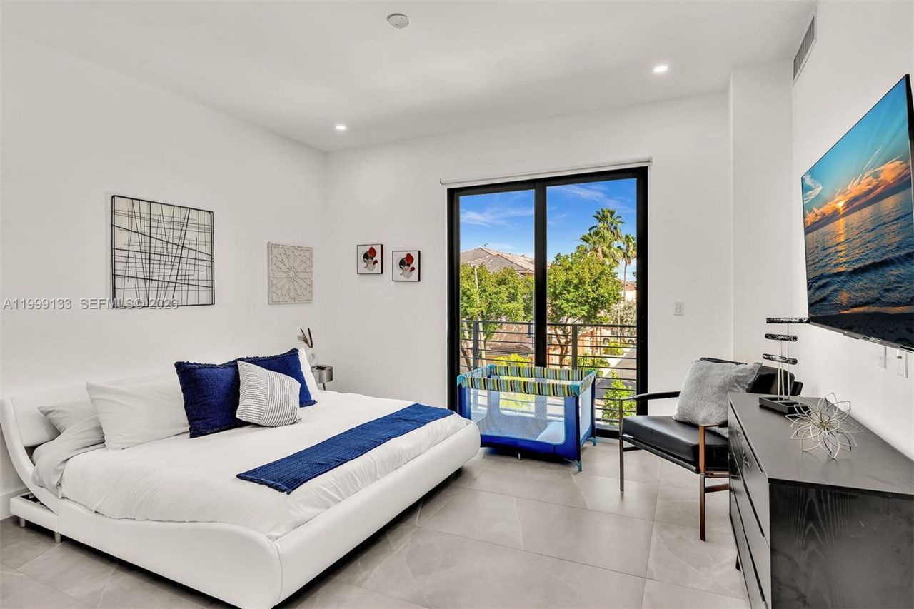 2100 Miami Rd, Unit 204, Fort Lauderdale, FL 33316 Photo