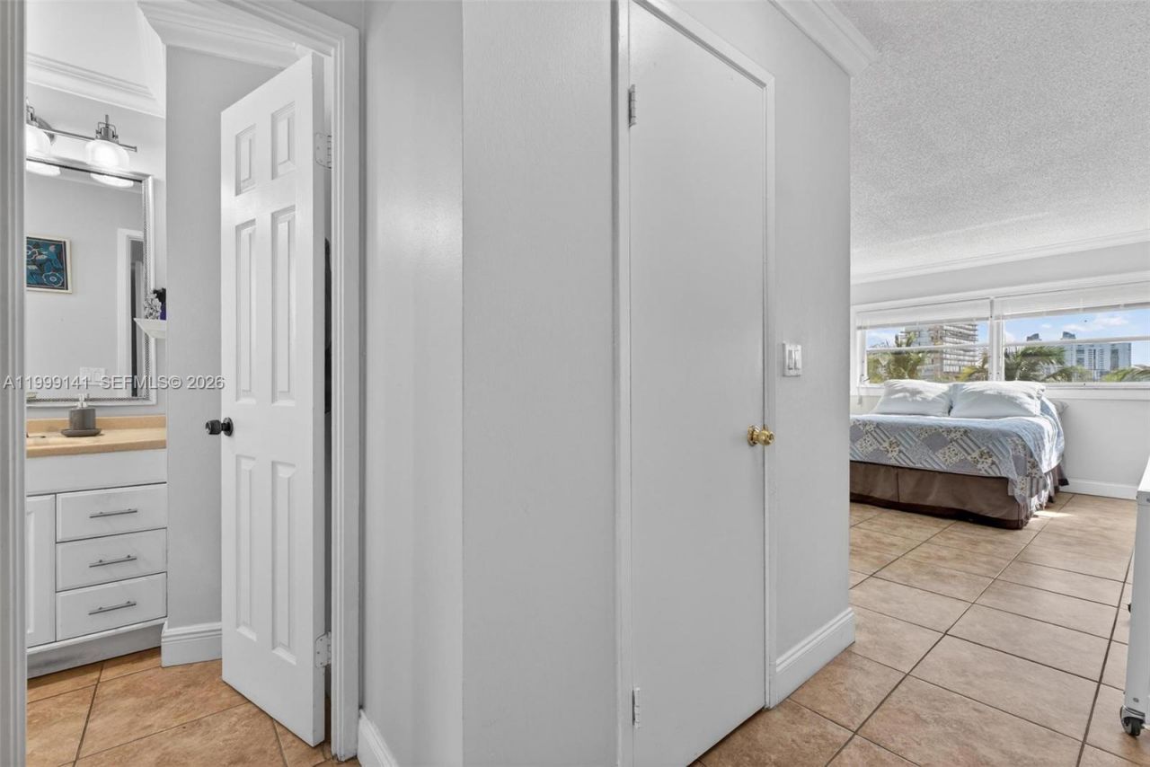 300 NE 14th Ave , Unit 505, Hallandale Beach, FL 33009 Photo