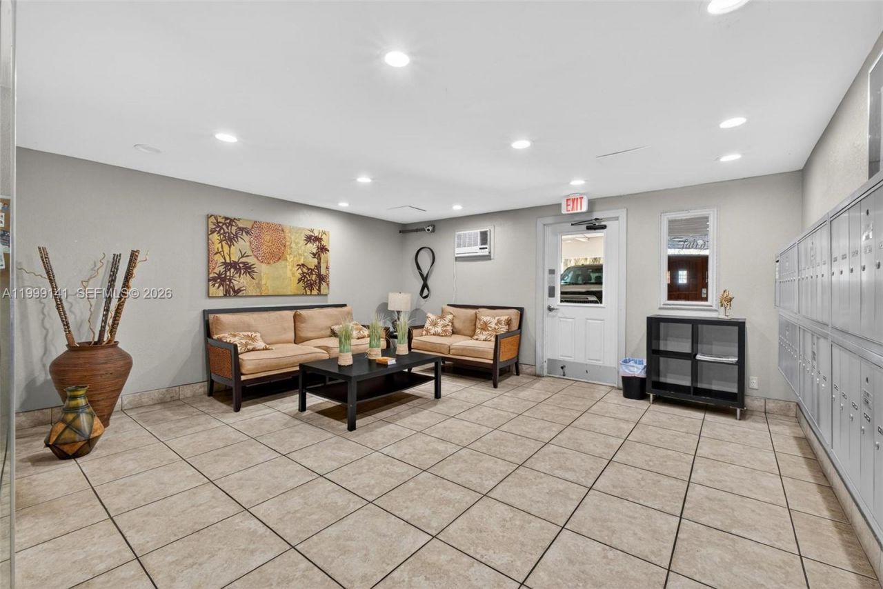 300 NE 14th Ave , Unit 505, Hallandale Beach, FL 33009 Photo