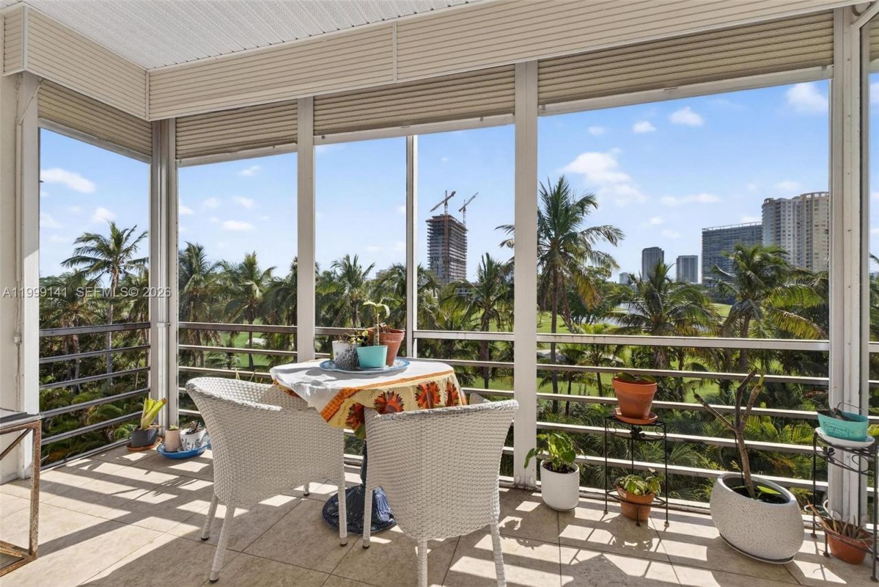 300 NE 14th Ave , Unit 505, Hallandale Beach, FL 33009 Photo