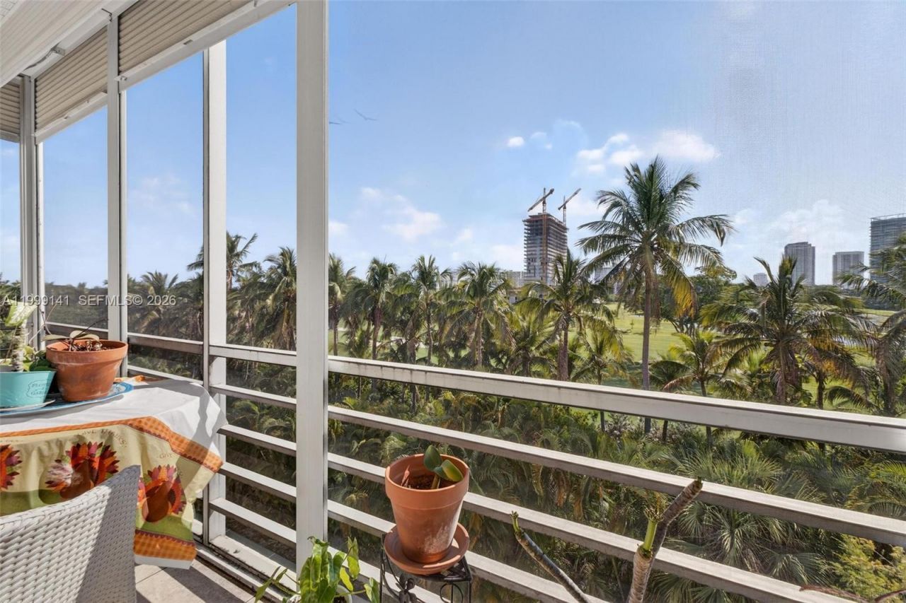 300 NE 14th Ave , Unit 505, Hallandale Beach, FL 33009 Photo