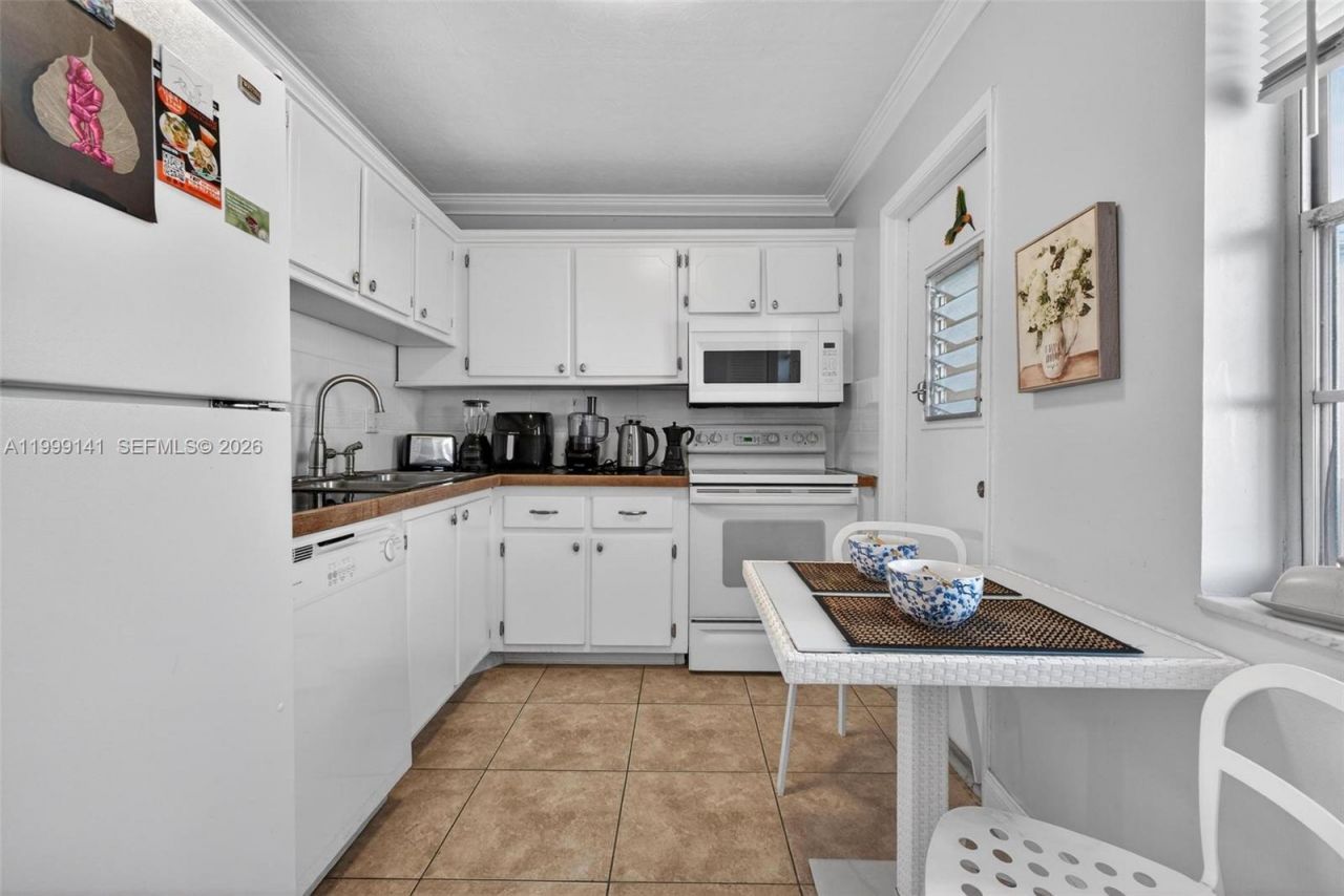 300 NE 14th Ave , Unit 505, Hallandale Beach, FL 33009 Photo