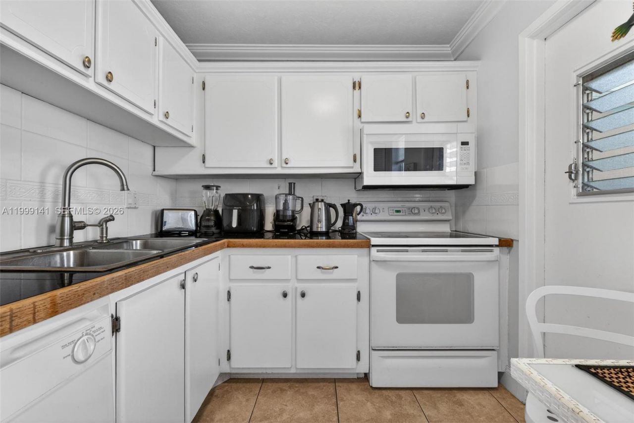 300 NE 14th Ave , Unit 505, Hallandale Beach, FL 33009 Photo