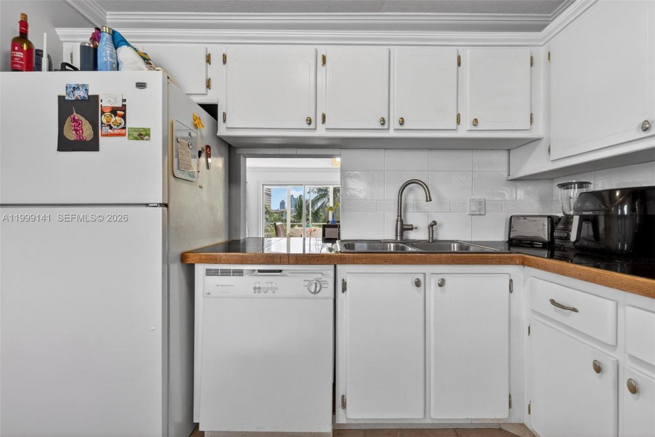 300 NE 14th Ave , Unit 505, Hallandale Beach, FL 33009 Photo