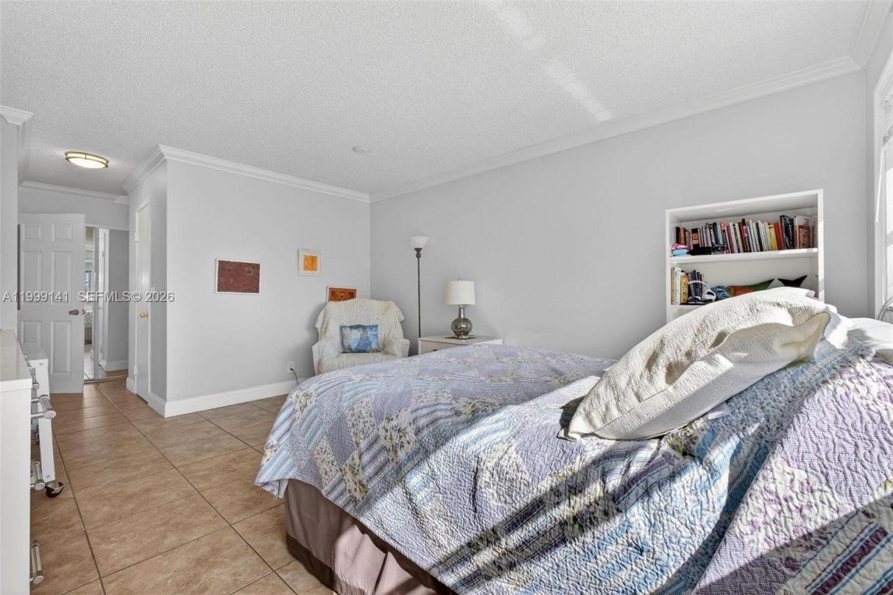 300 NE 14th Ave , Unit 505, Hallandale Beach, FL 33009 Photo