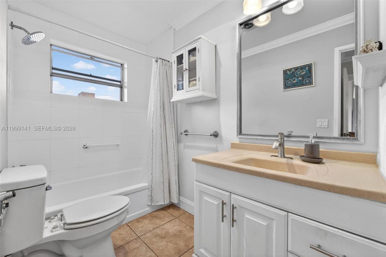 300 NE 14th Ave , Unit 505, Hallandale Beach, FL 33009 Photo