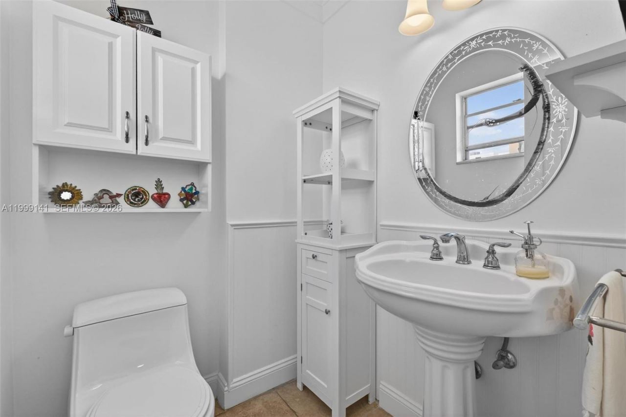 300 NE 14th Ave , Unit 505, Hallandale Beach, FL 33009 Photo