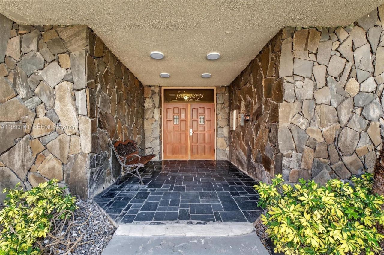 300 NE 14th Ave , Unit 505, Hallandale Beach, FL 33009 Photo