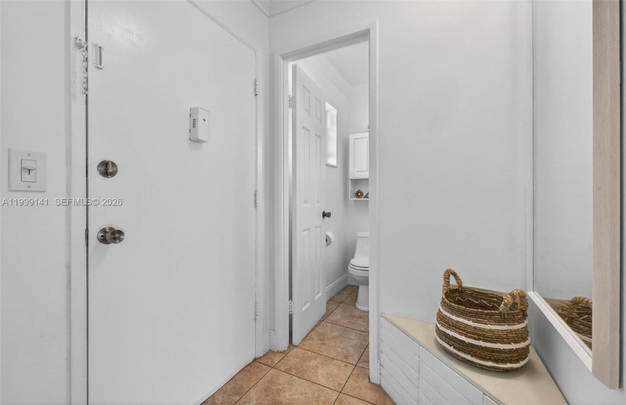 300 NE 14th Ave , Unit 505, Hallandale Beach, FL 33009 Photo