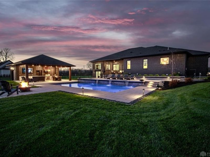 4045 Heritage Crossing, Lebanon, OH 45036 Photo 2