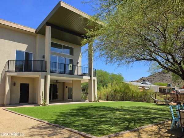 933 W MERCER Lane, Phoenix, AZ 85029