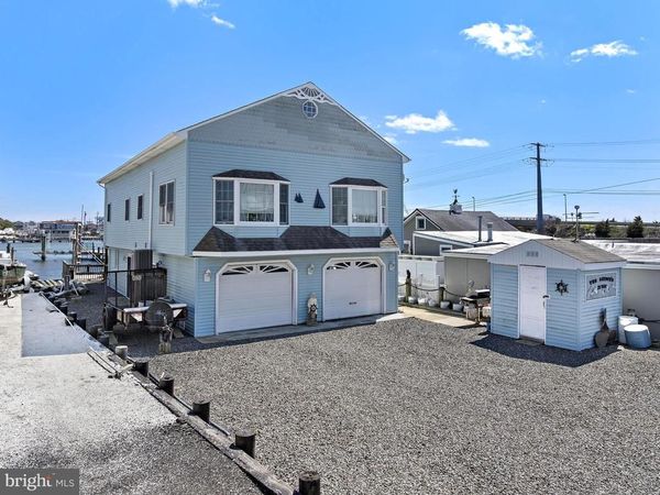 21 N BAY AVENUE, MANAHAWKIN, NJ 08050