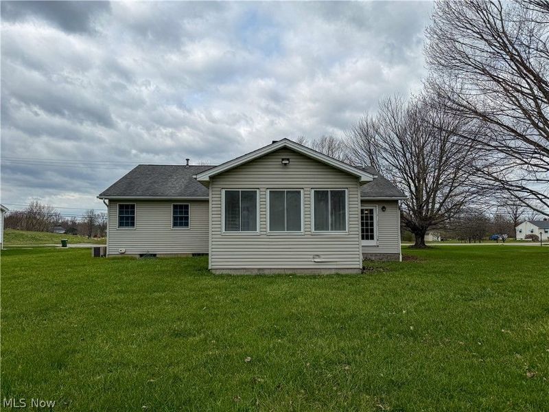 9825 Struthers Road, New Middletown, OH 44442 Photo 2