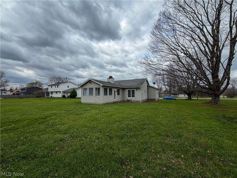 9825 Struthers Road, New Middletown, OH 44442 Photo 3