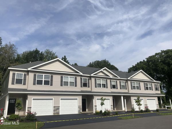 Rdg Mnr Court, Unit 2010, Niskayuna, NY 12309