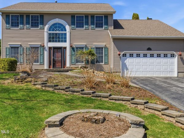 145 Kennewyck Circle, Guilderland, NY 12159