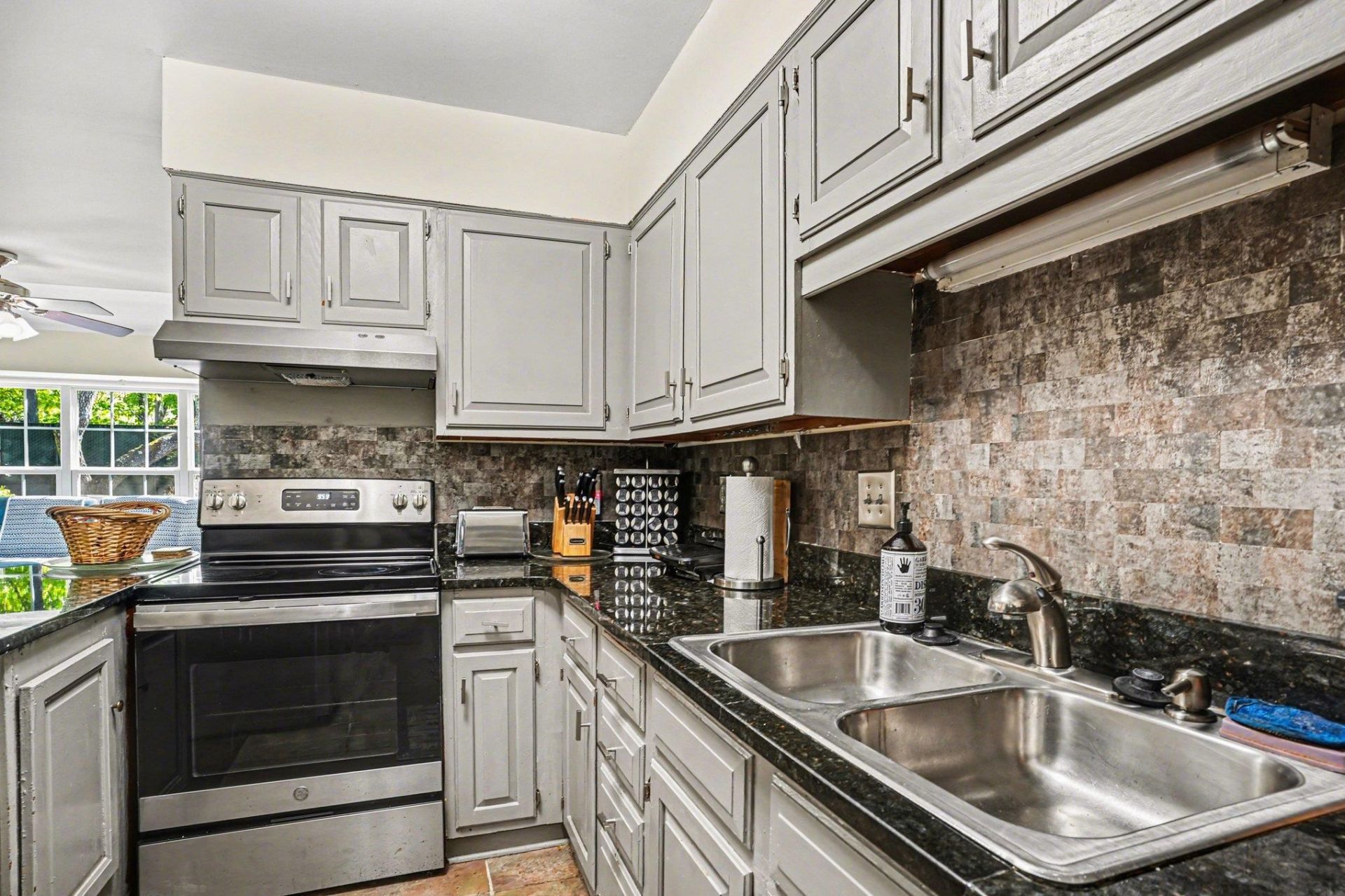 1201 Tiffany Ln. Photo 6