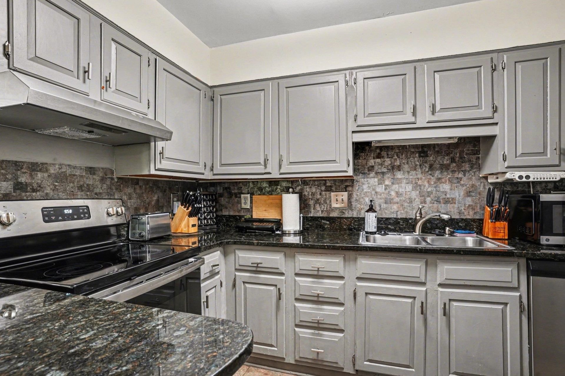 1201 Tiffany Ln. Photo 7