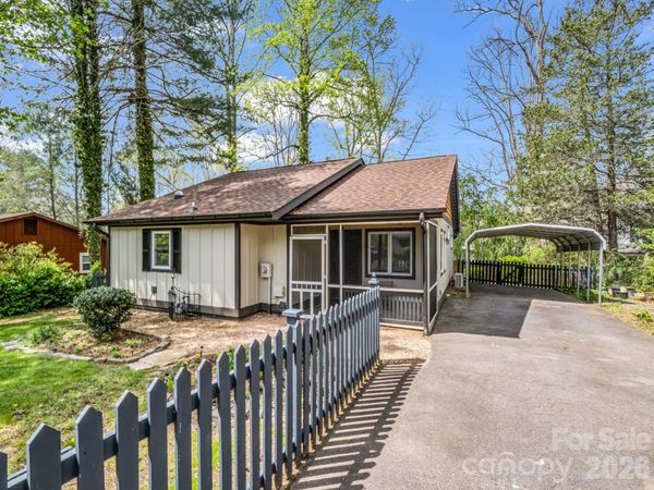 605 Rhododendron Avenue , Black Mountain, NC 28711