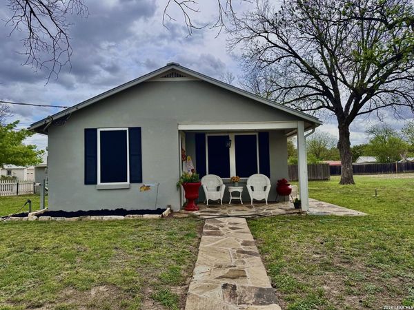 1615 Lorenzo St., Castroville, TX 78009