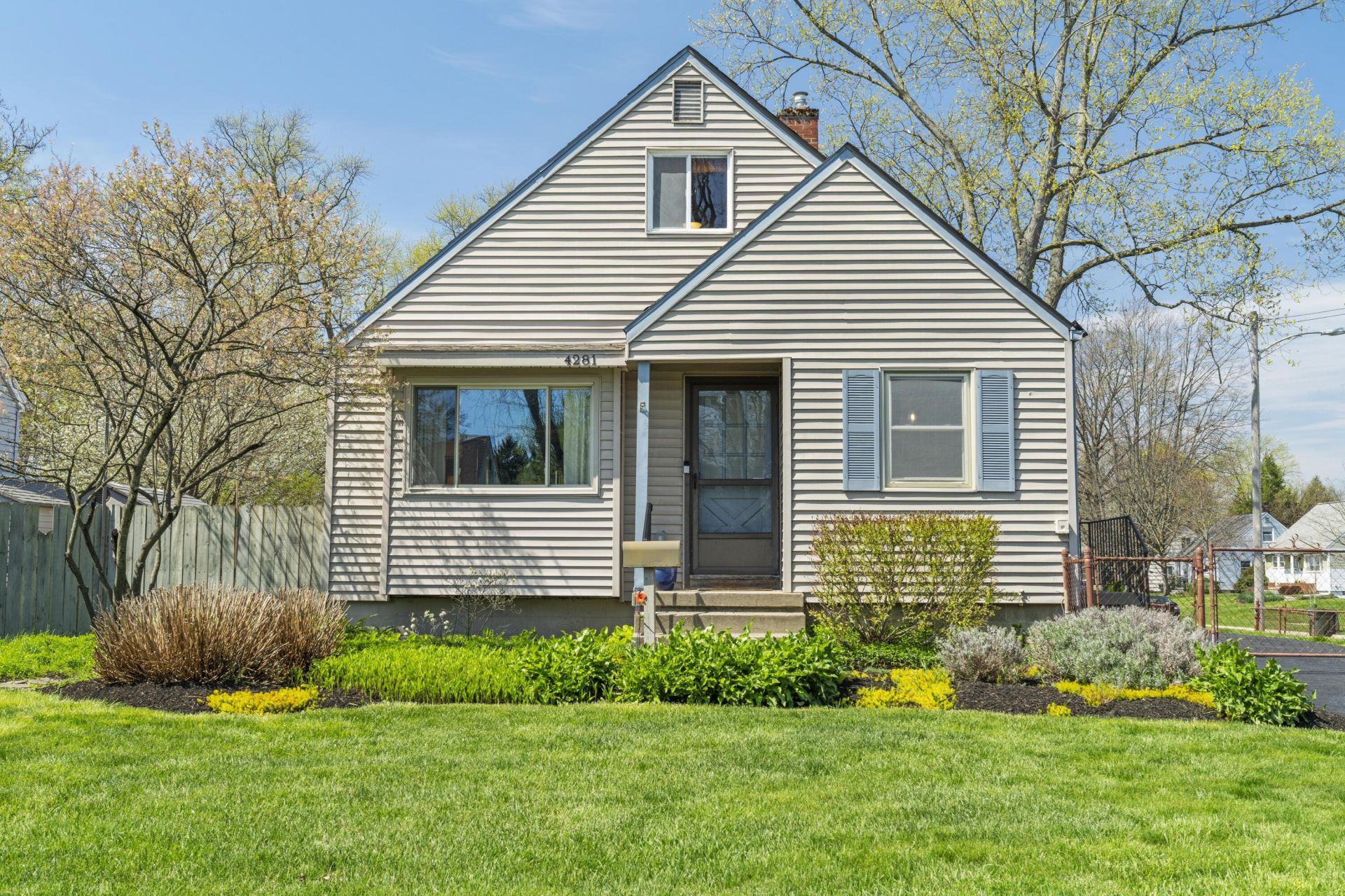 4281 Blythe Road, Columbus, OH 43224 Main Photo