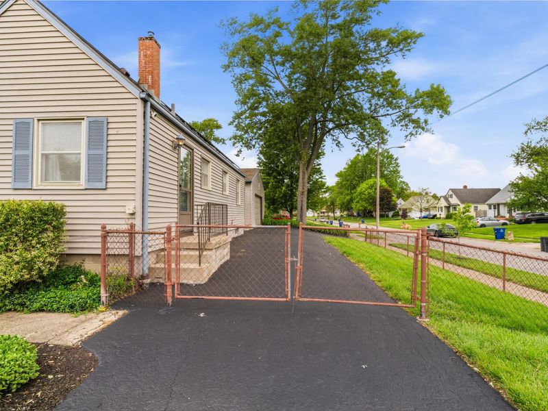 4281 Blythe Road, Columbus, OH 43224 Photo 6